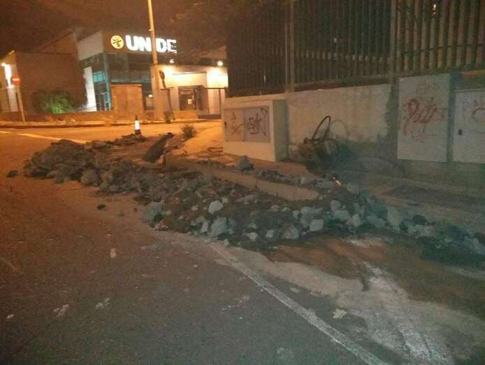 Obras de apertura de una zanja en la calle de Manuel Verdugo, en el PE de El Goro, denunciadas por GoroEco (Foto TA)